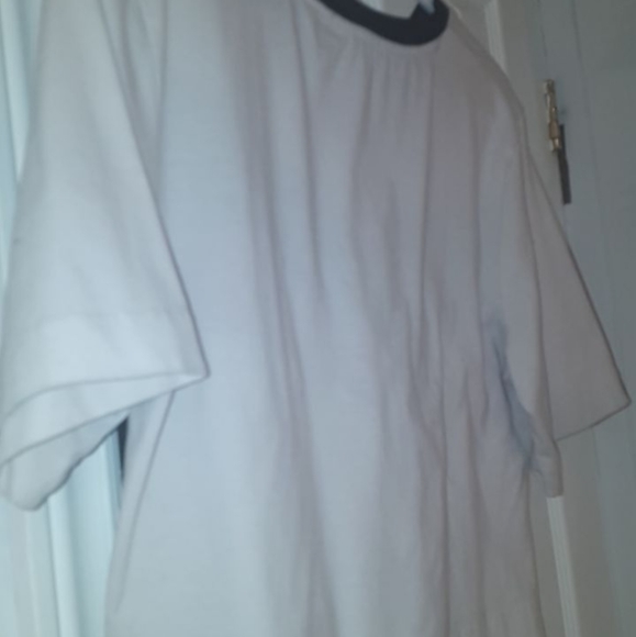 Kendall and Kylie designed shirt. - Picture 2 of 4